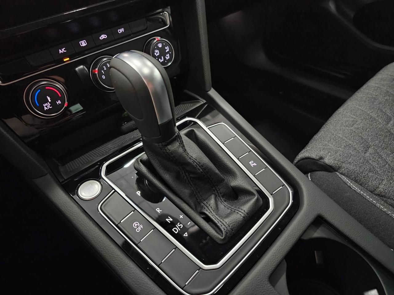 Volkswagen Passat Variant Tetto LED C.17 ACC Camera360 PDC Navi Paddles S&S
