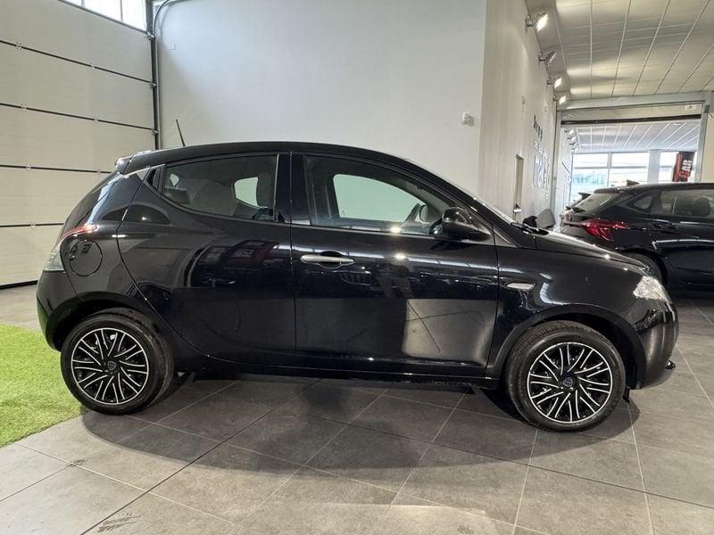 Lancia Ypsilon 1.0 FireFly 70cv Hybrid Silver