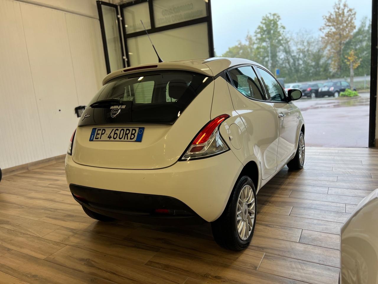 Lancia Ypsilon 0.9 TwinAir 85 CV 5 porte Metano Ecochic Elefantino
