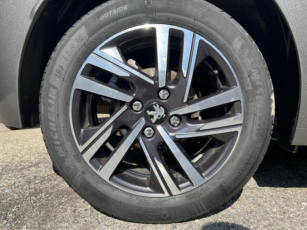 Peugeot 208 1.2 PureTech 100 Allure Pack