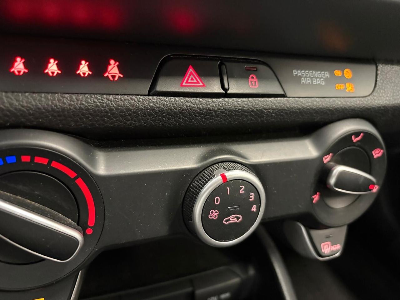 Kia Stonic URBAN 1.2 DPI 84 CV 28000 KM