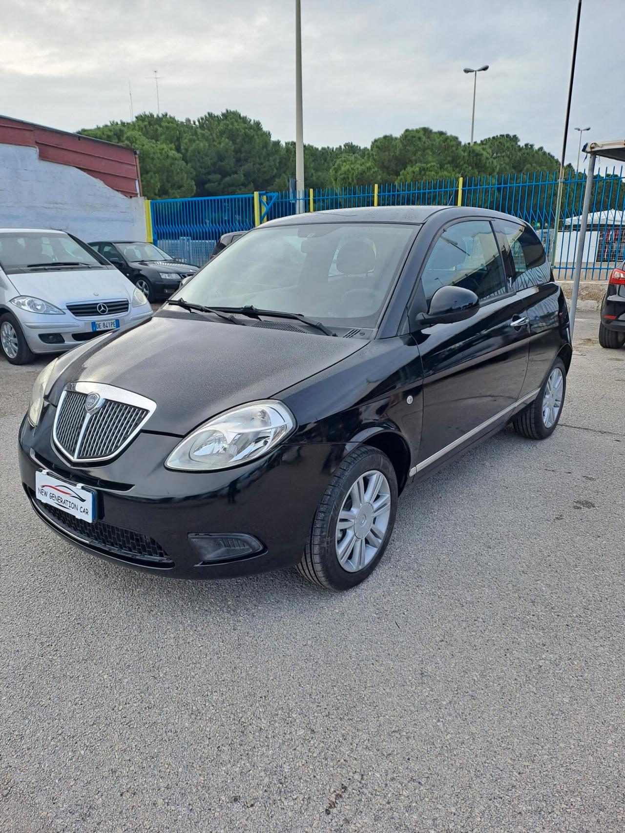 Lancia Ypsilon 1.3 MJT 75 CV Platino