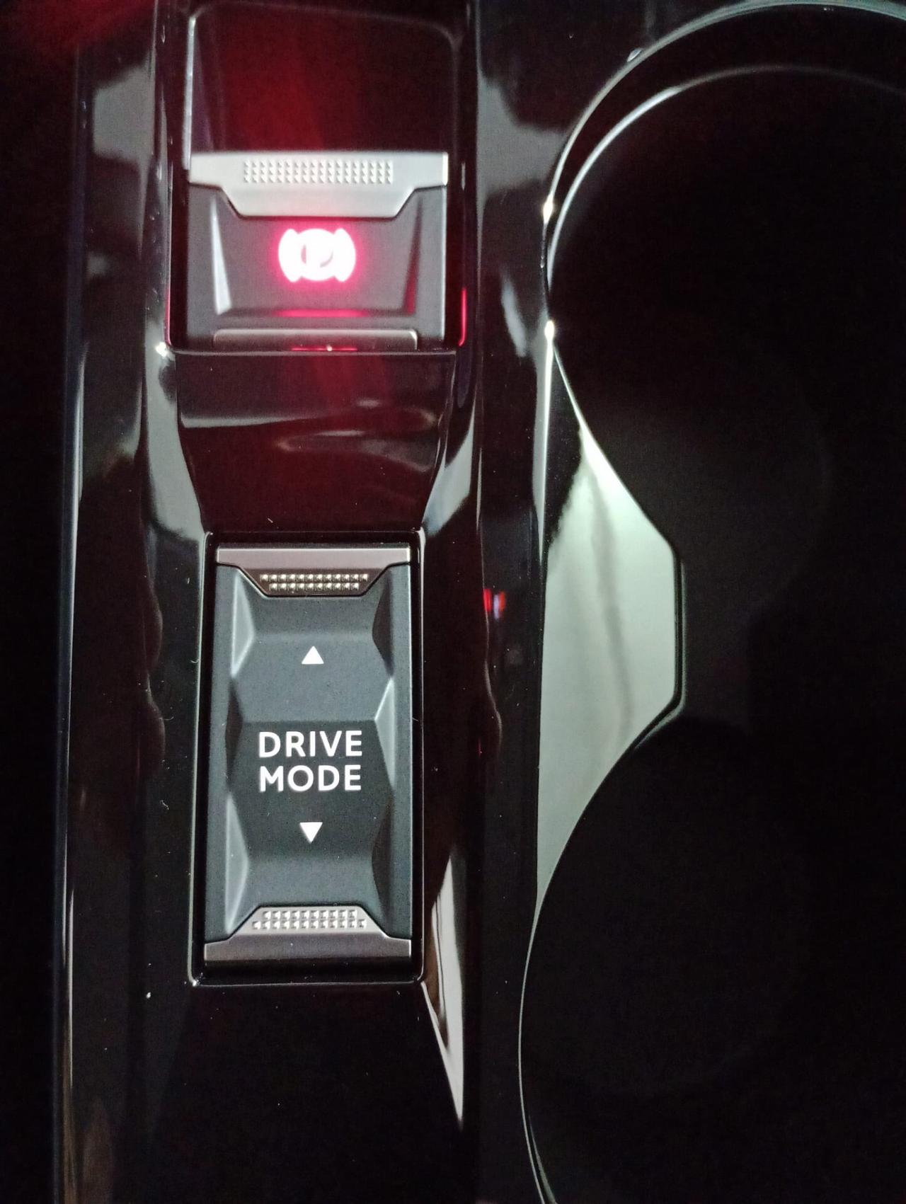 Peugeot 208 Hybrid 110 e-DCS6 Business