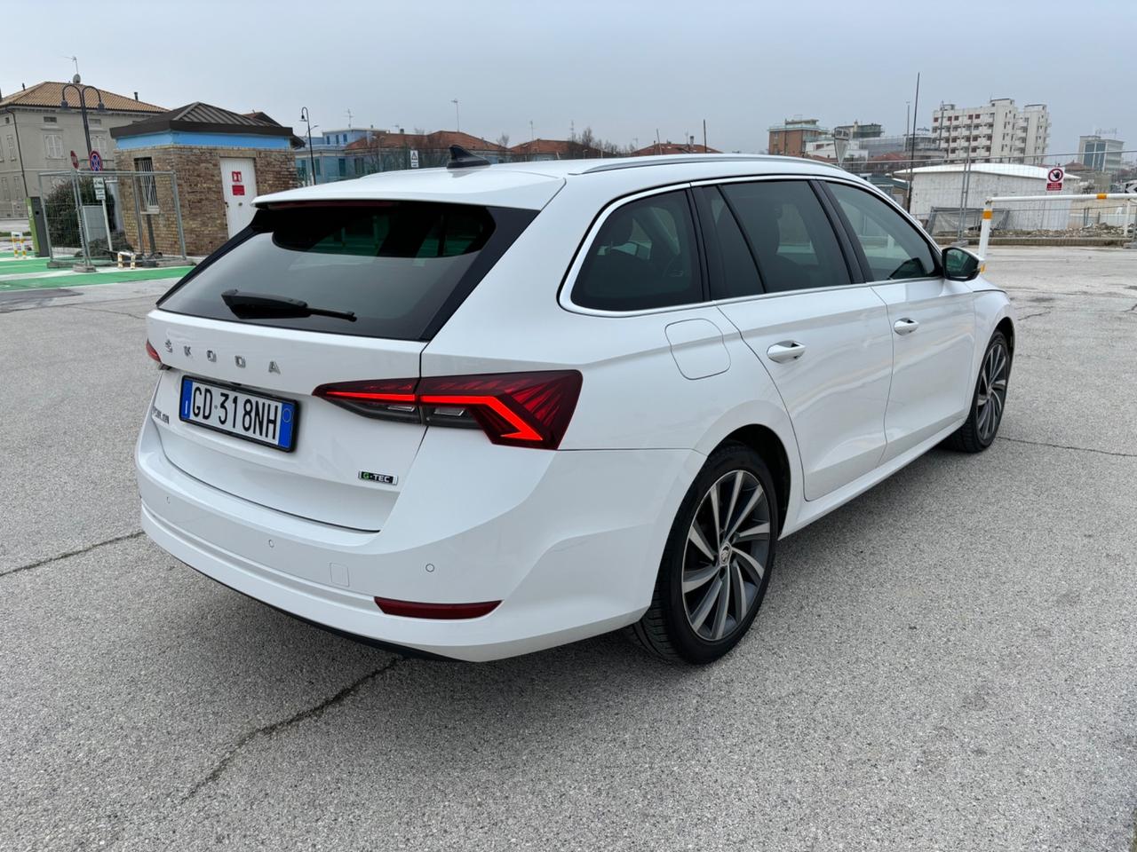 Skoda Octavia 1.5 e-TEC DSG Wagon Style