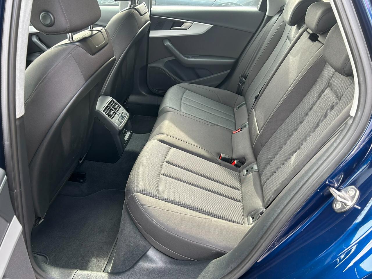 AUDI A4 Avant 35 2.0TDI 163CV S-Tronic Business