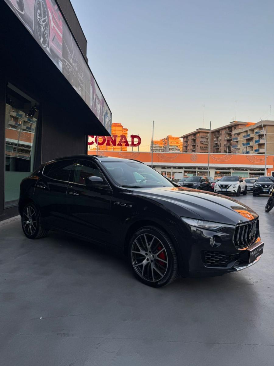 Maserati Levante 12/2016 TETTO PELLE NAVI