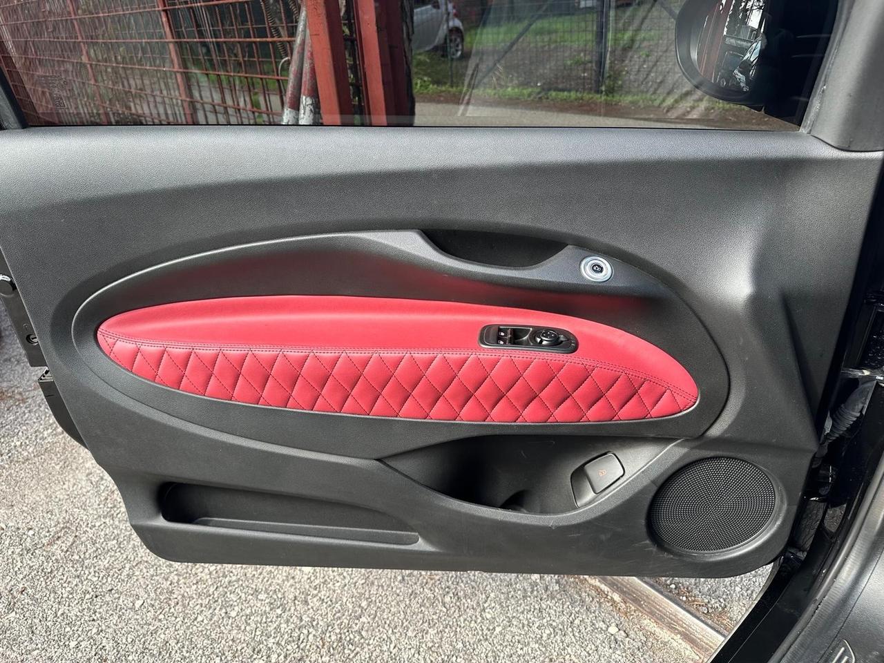 Fiat 500 La Prima Cabrio 42 kWh nera opaca full led prezzo promo
