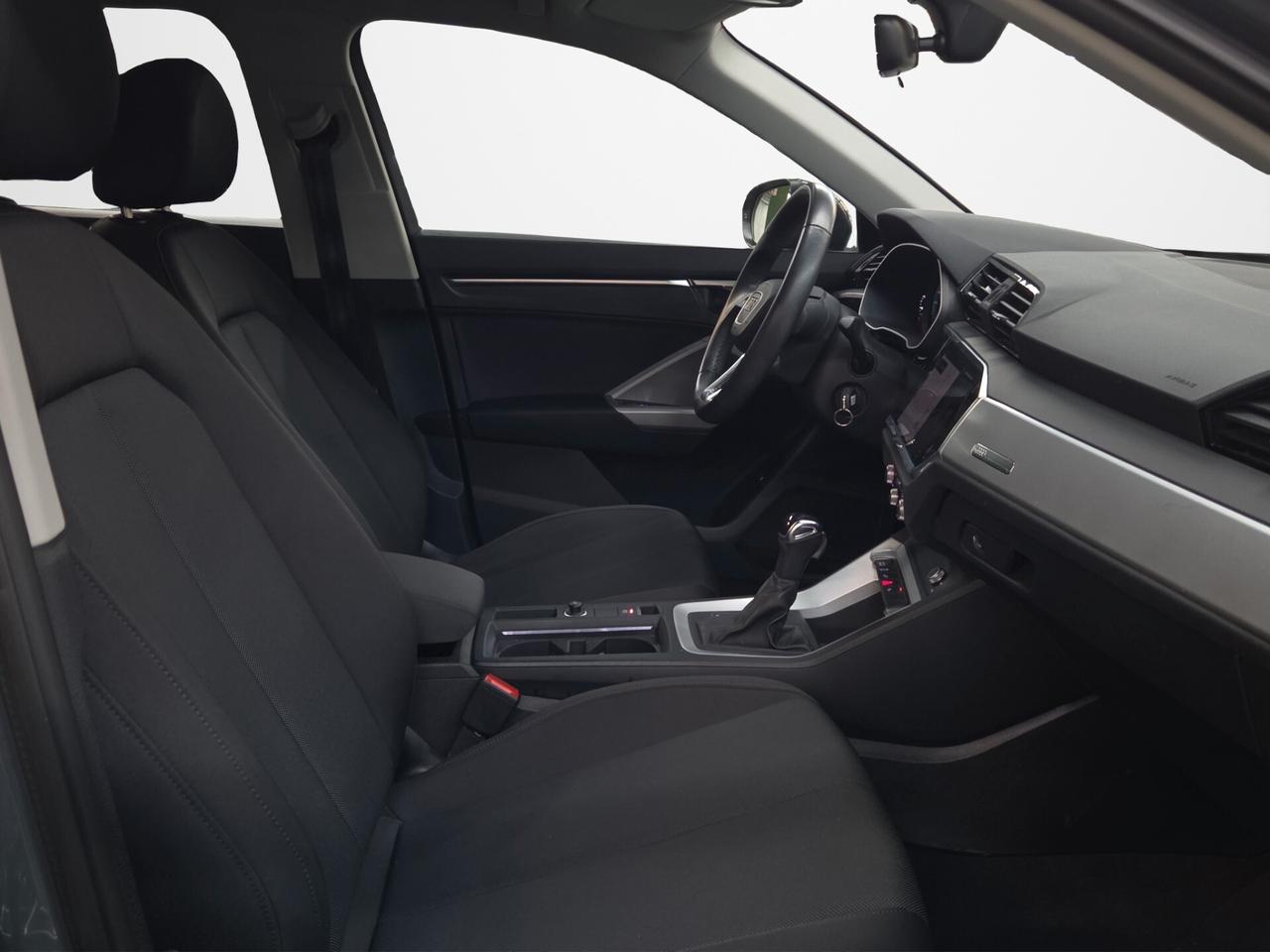 Audi Q3 45 TFSI e S tronic Business