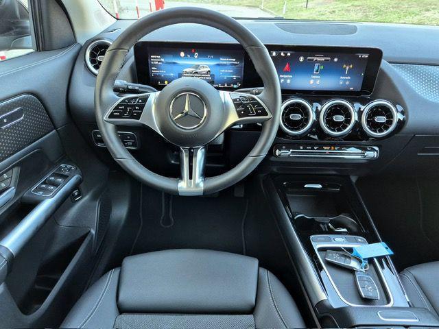 MERCEDES-BENZ GLA 180 Automatic Progressive Advanced