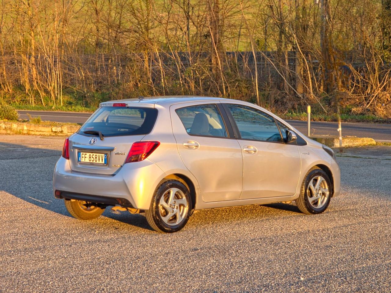 Toyota Yaris 1.5 Hybrid 5 porte Business 2016-E6B Automatico NEO