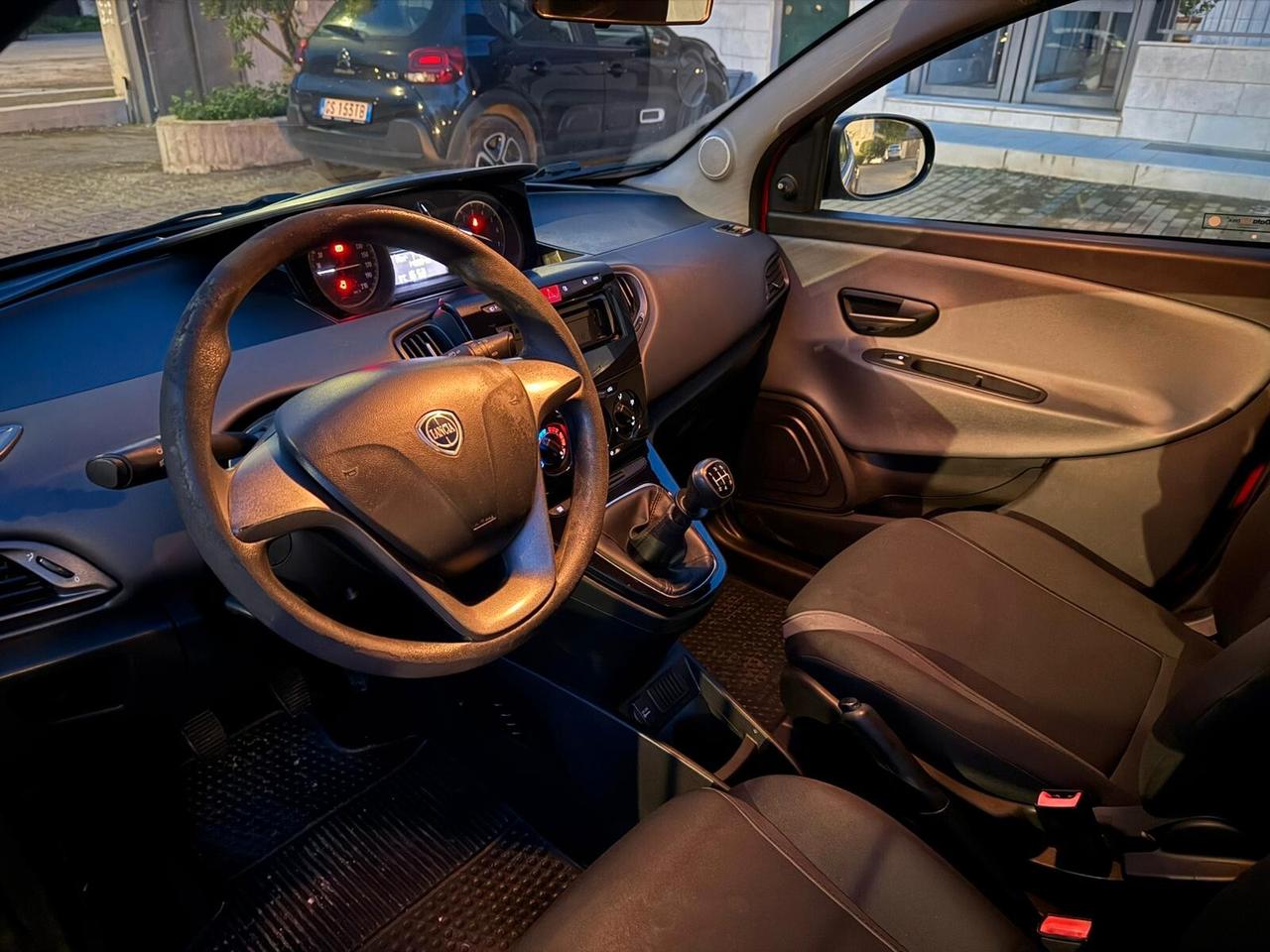 Lancia Ypsilon 1.2 69 CV 5 porte Gold , NEOPATENTATI
