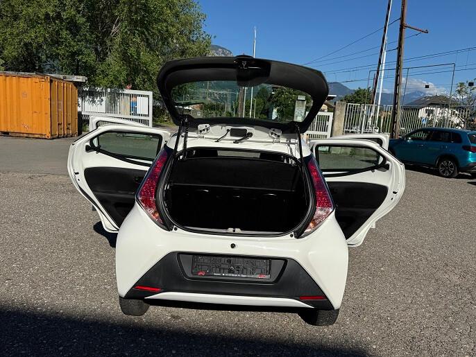 Toyota Aygo 1.0 VVT-i 69 CV 5 porte x-clusiv Black & White