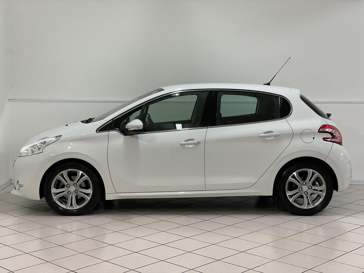 Peugeot 208 1.6 e-HDi 92 CV S&s 5 porte Allure