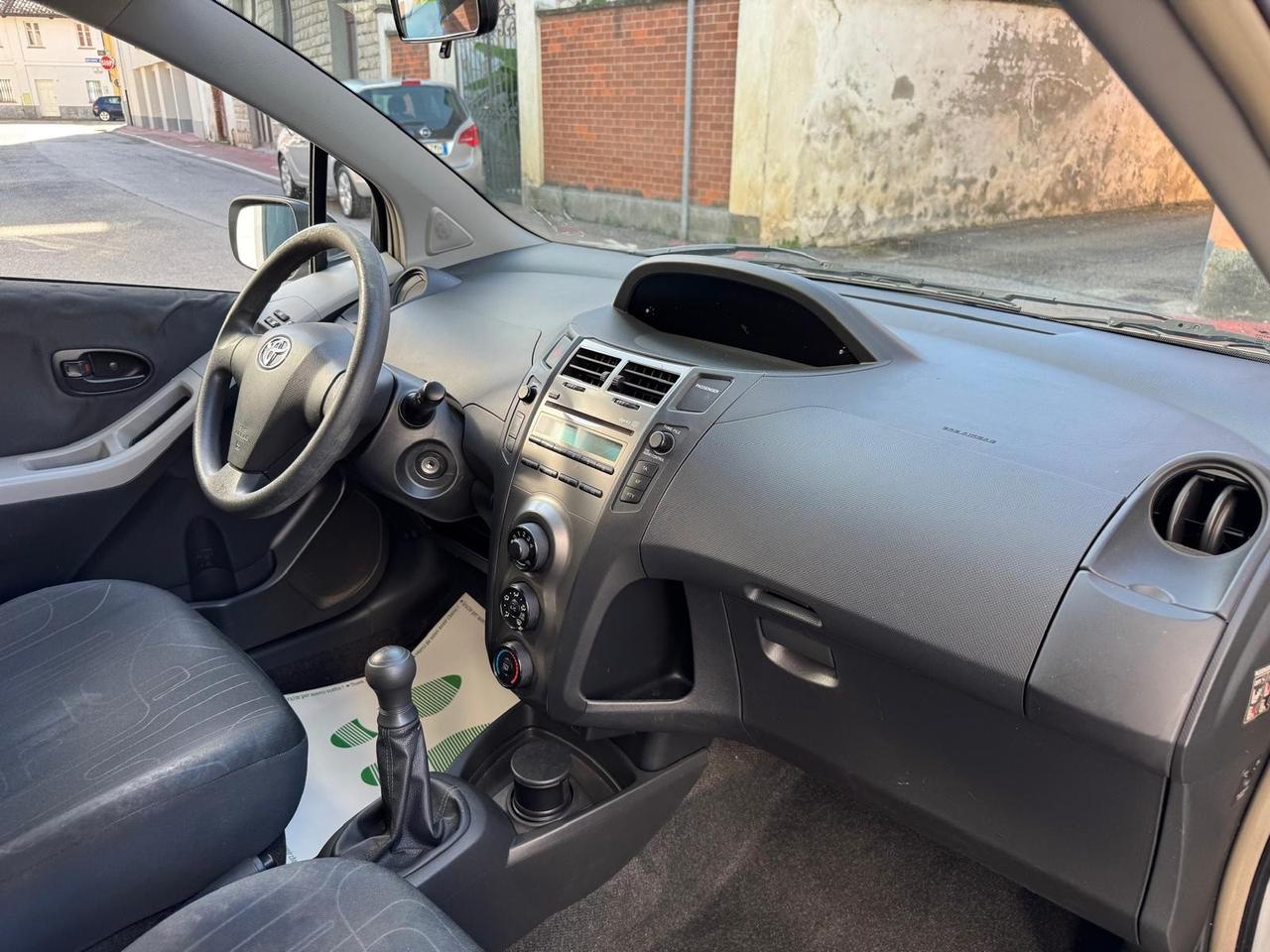 Toyota Yaris 1.0 5 porte