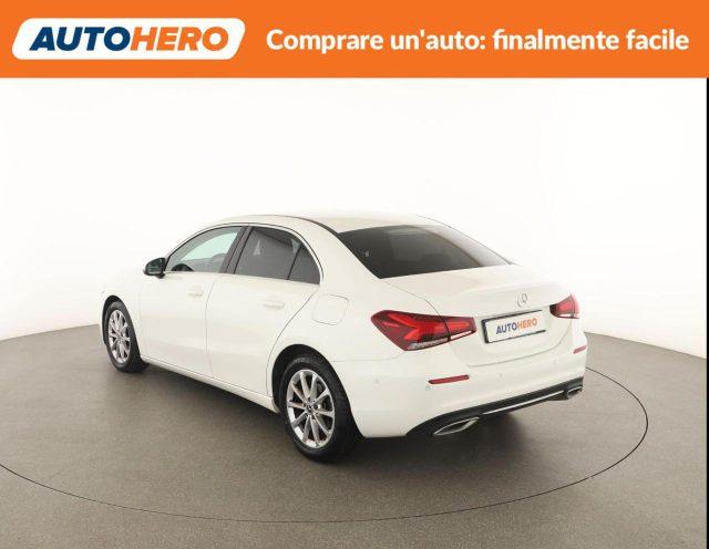 MERCEDES-BENZ A 200 d Automatic Premium
