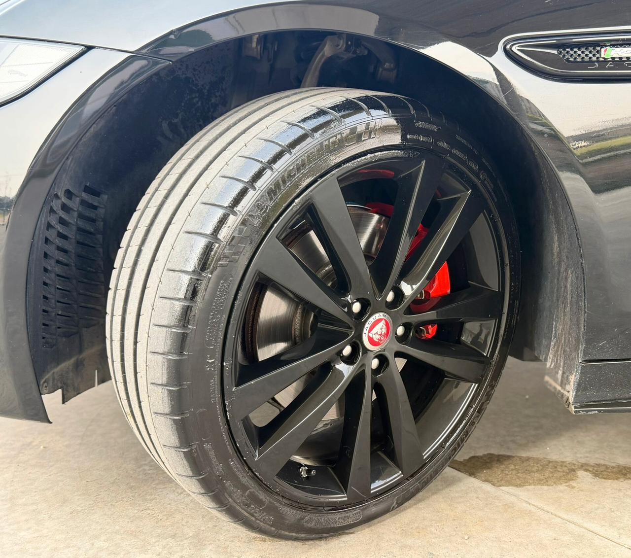 Jaguar XE 2.0 D Turbo 180 CV AWD aut. R-Sport