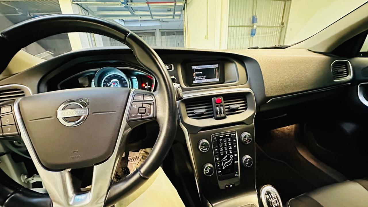 Volvo V40 D2 1.6 diesel (anche per neopatentati)