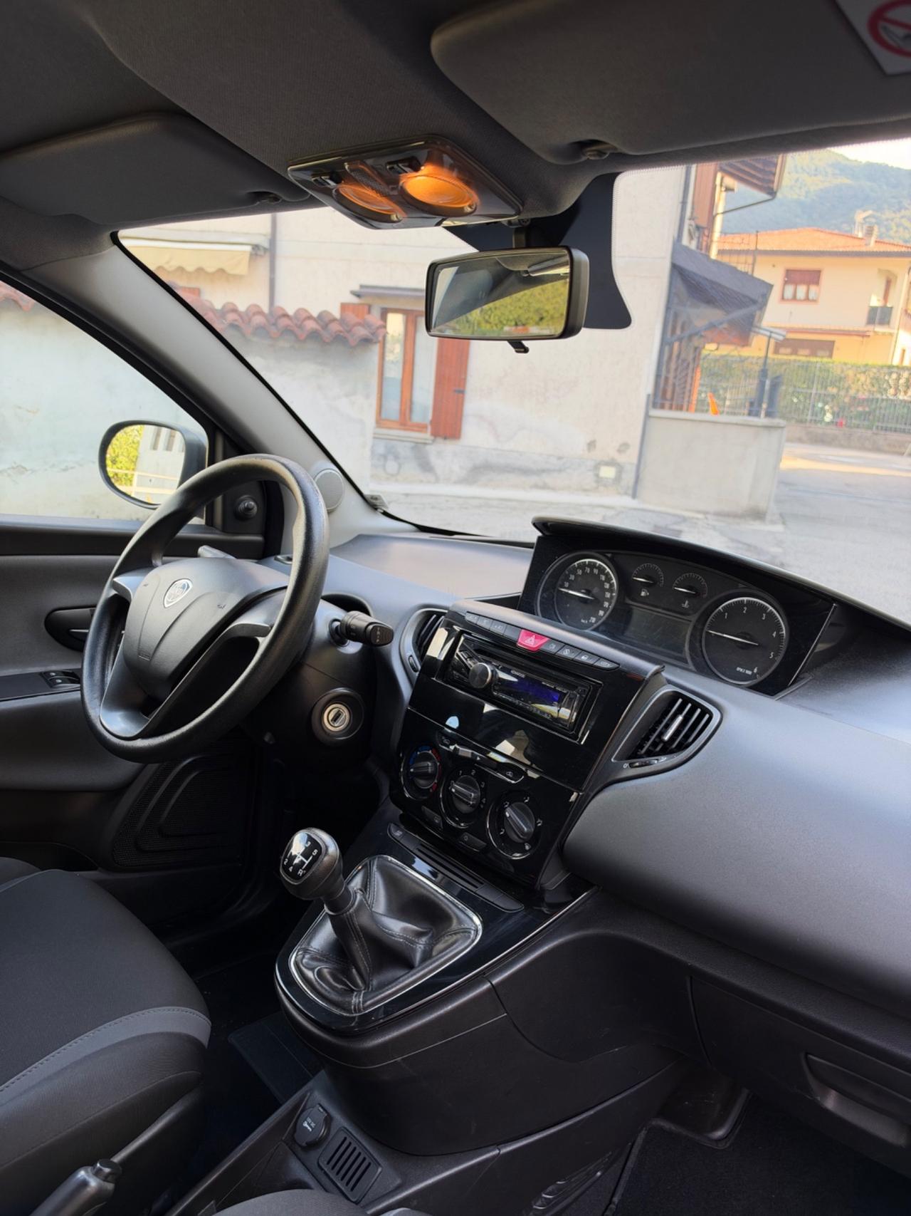 Lancia Ypsilon 1.3 MJT 16V 80 CV 5 porte S&S Silver