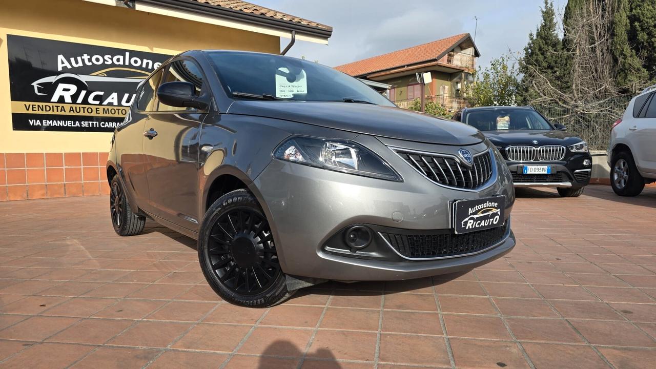 Lancia Ypsilon 1.0 FireFly 5 porte S&S Hybrid Ecochic Silver