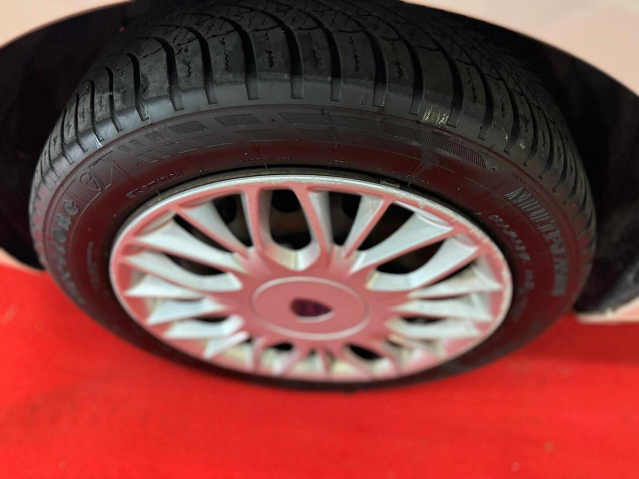 LANCIA YPSILON NEOPATENTATI