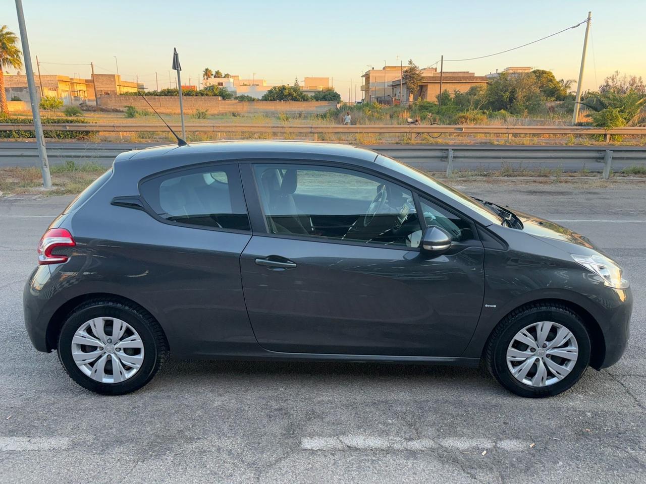 Peugeot 208 1200 Unipro 2015