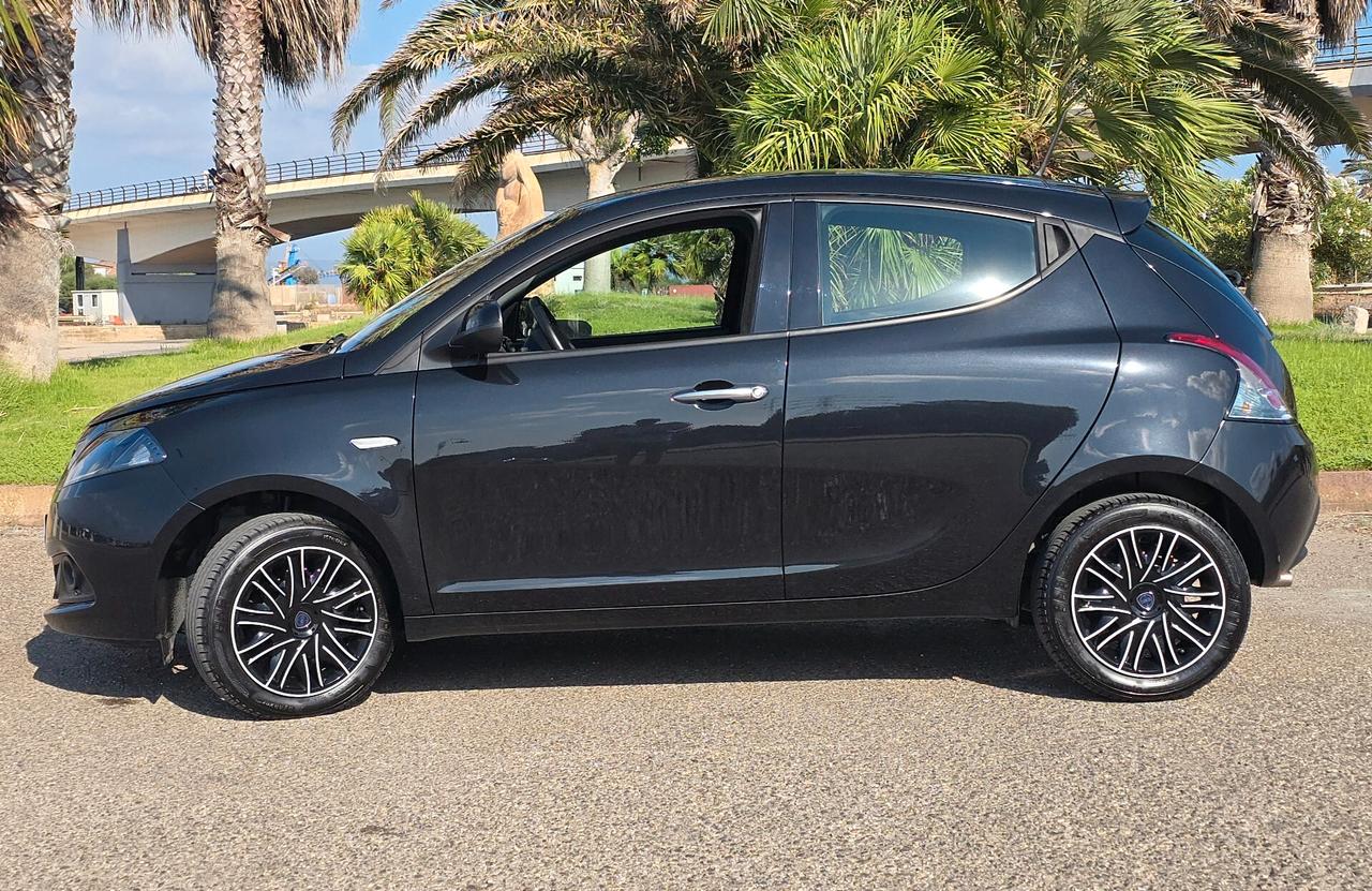 Lancia Ypsilon 1.0 FireFly 5 porte S&S Hybrid Alberta Ferretti