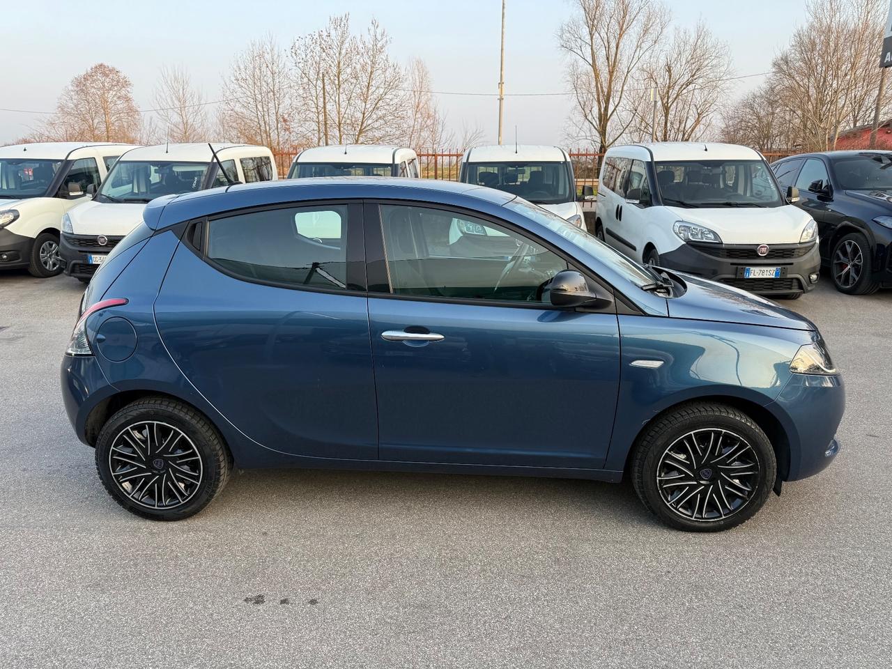 Lancia Ypsilon 1.0 69 Cv 5 POSTI S&S Hybrid Gold