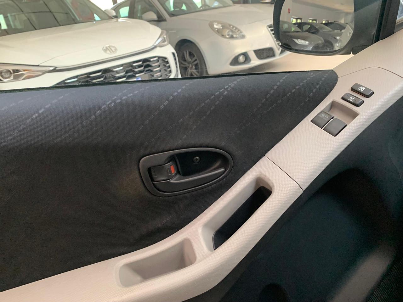 Toyota Yaris 5p 1.3 Sol