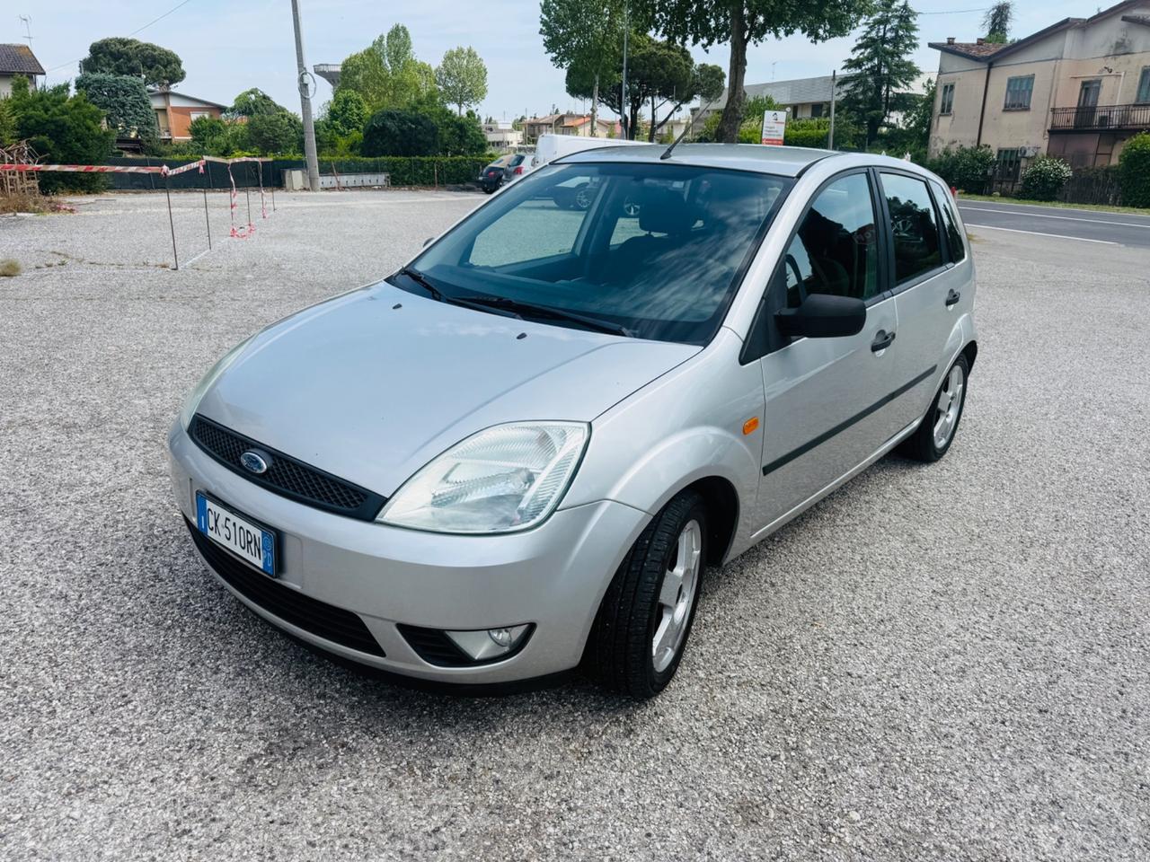 Ford Fiesta 1.4 16V 5p. Ghia