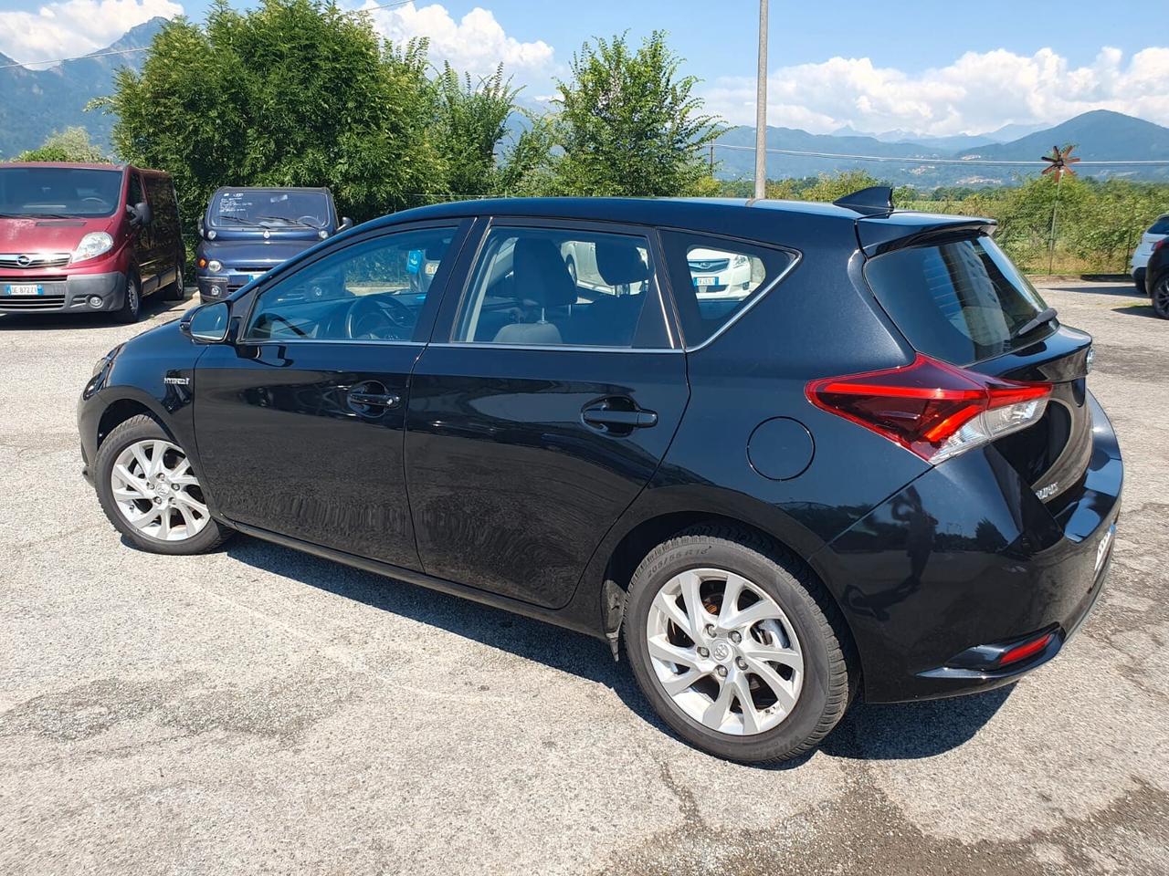 Toyota Auris TOYOTA 1.8 HYBRID LOUNGE CVT