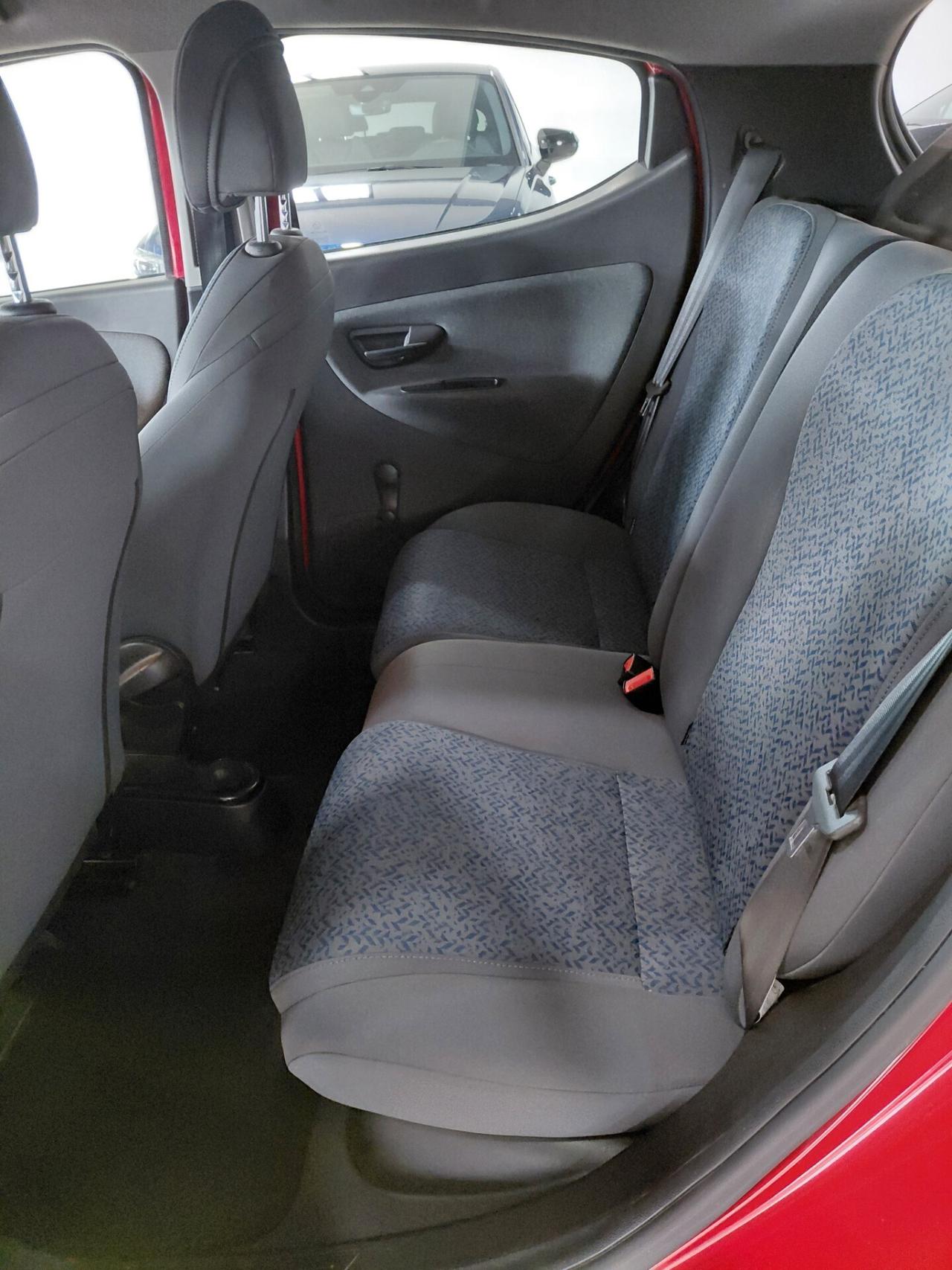 Lancia Ypsilon 1.0 FireFly 5 porte S&S Hybrid Ecochic Silver