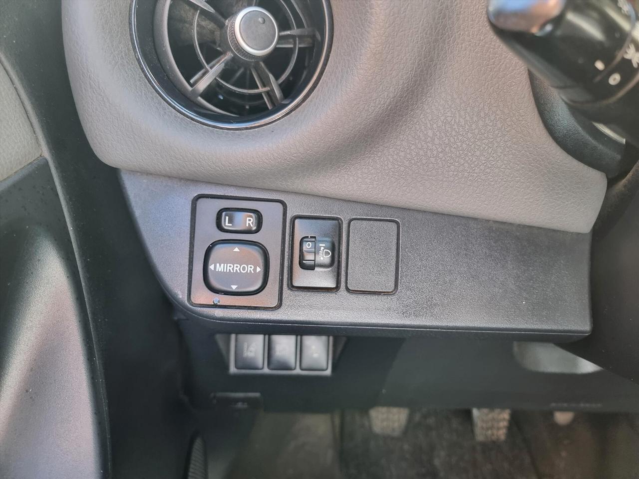 Toyota Yaris 1.0 72 CV 5 porte Cool