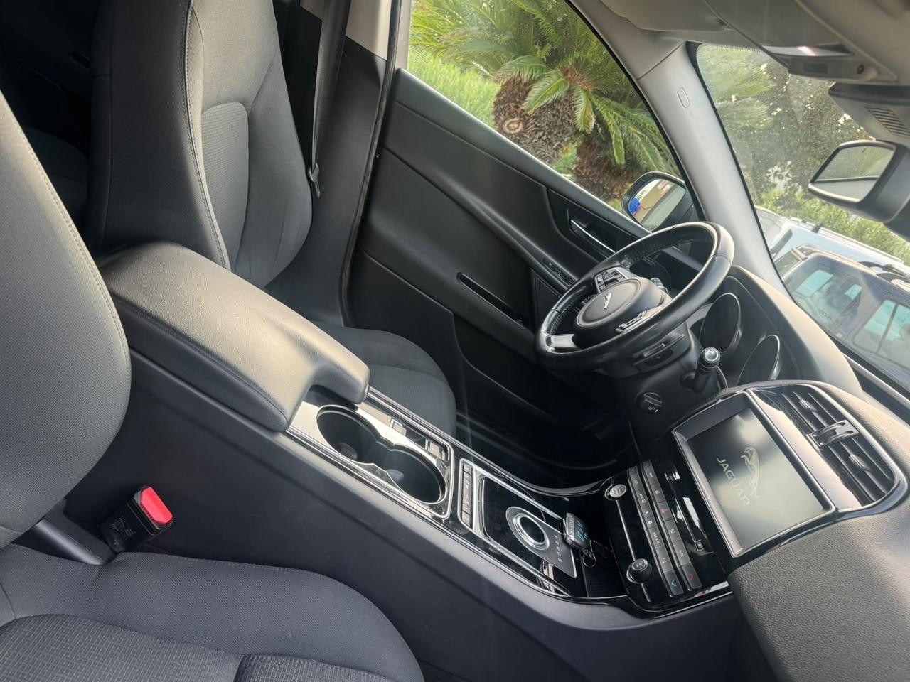 Jaguar XE garantita 12 mesi perfetta