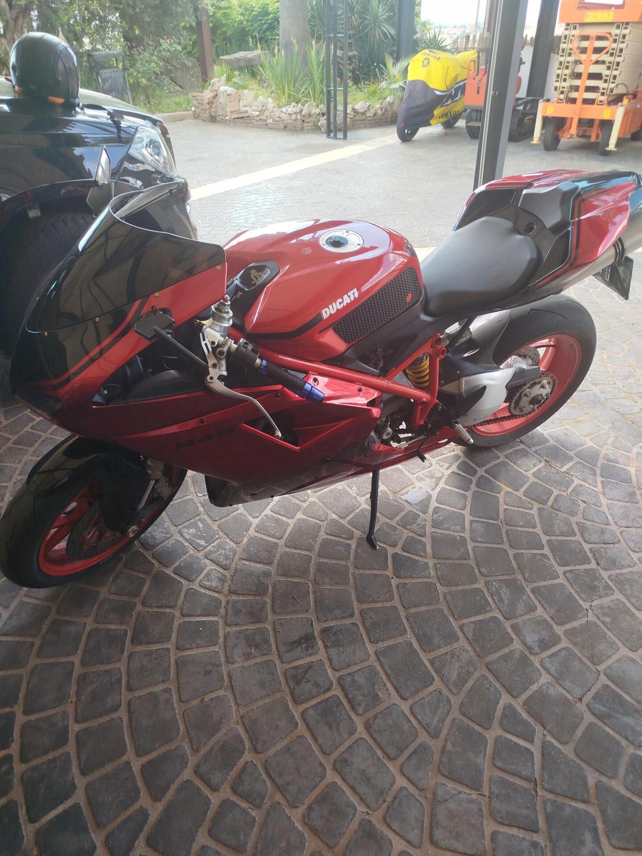MOTO DUCATI