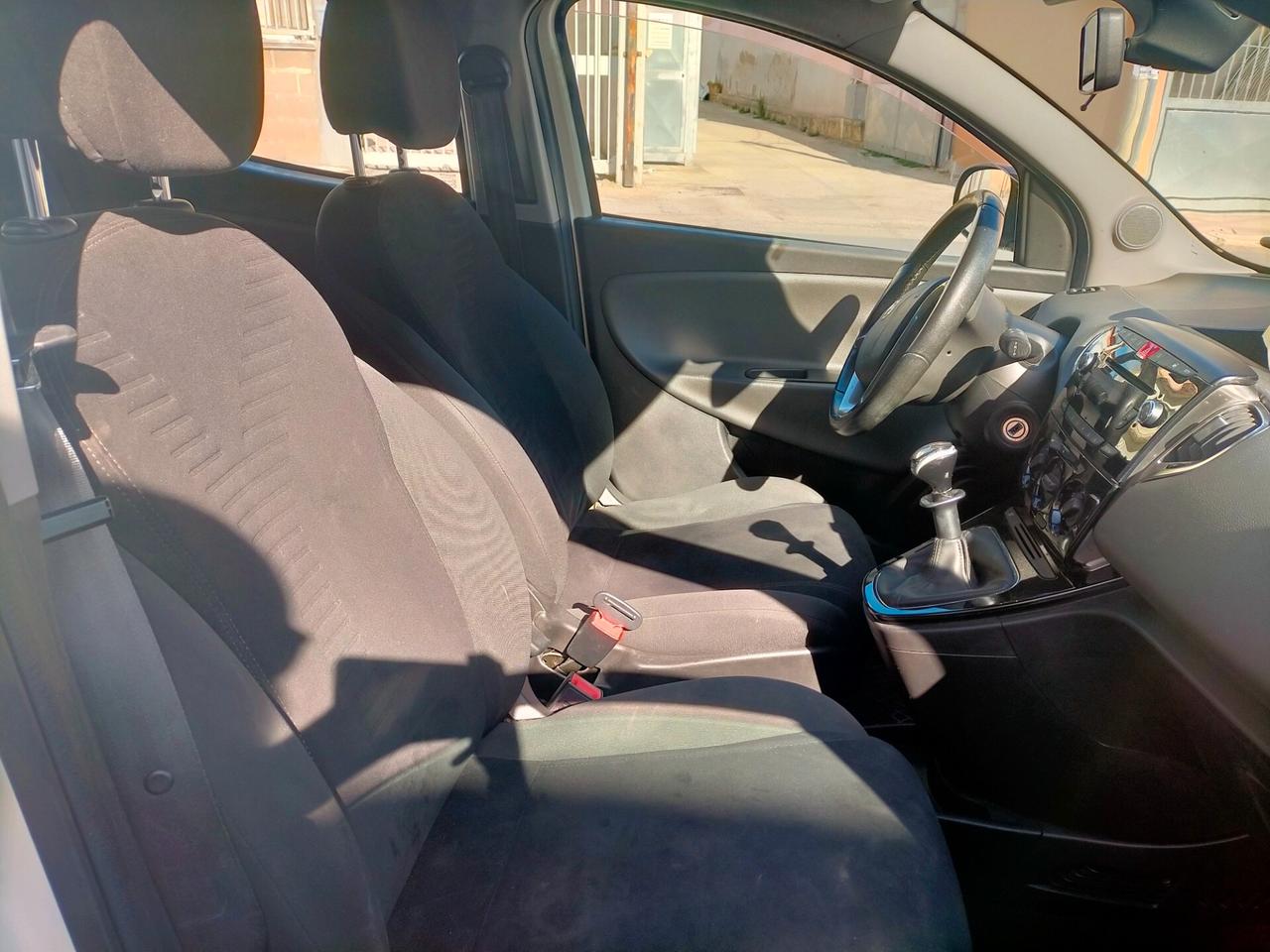 Lancia Ypsilon 1.2 69 CV 5 porte Silver