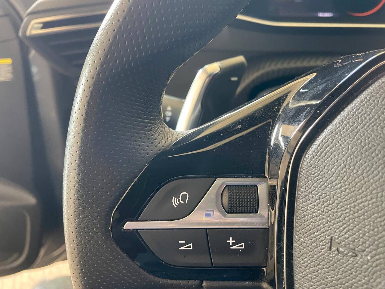 Peugeot 208 Hybrid 145cv e-DCS6 GT 2025 km9700