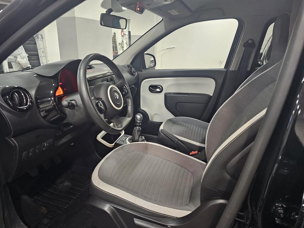 NUOVA RENAULT TWINGO INTENS TCe 0.9 BENZ 90CV TOTAL BLACK EDITION