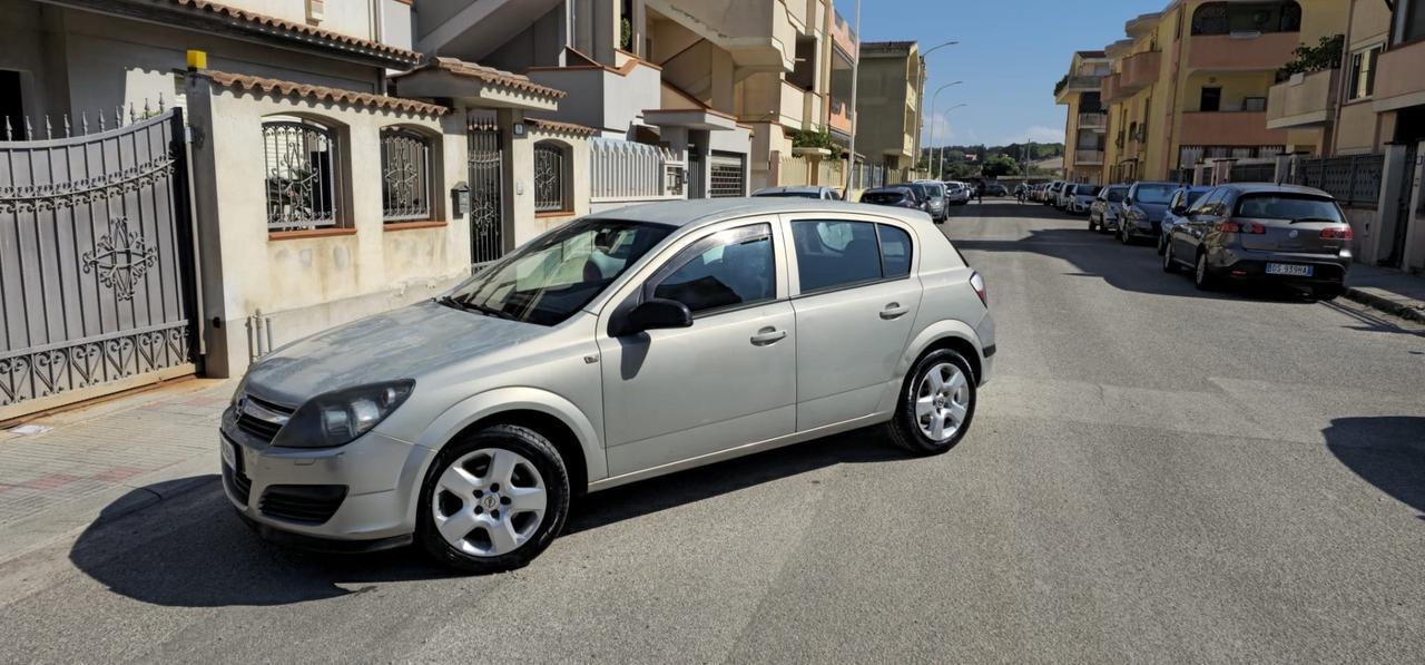 Opel Astra 1.4 16V Twinport 5 porte Club