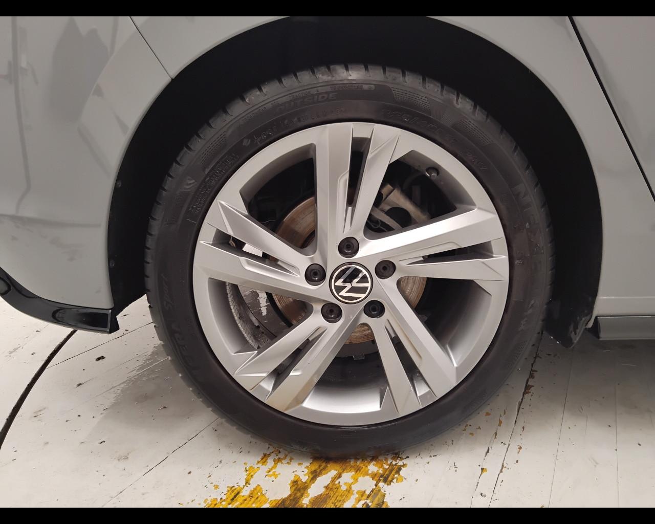 VOLKSWAGEN Golf VIII 2020 - Golf 1.5 tsi evo R-Line 130cv