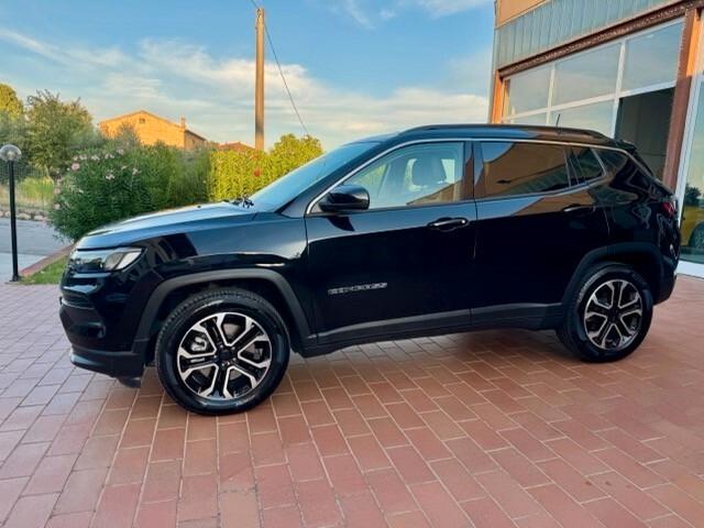 Jeep Compass TOTAL BLACK 4xe Business Plus da 190 euro al mese