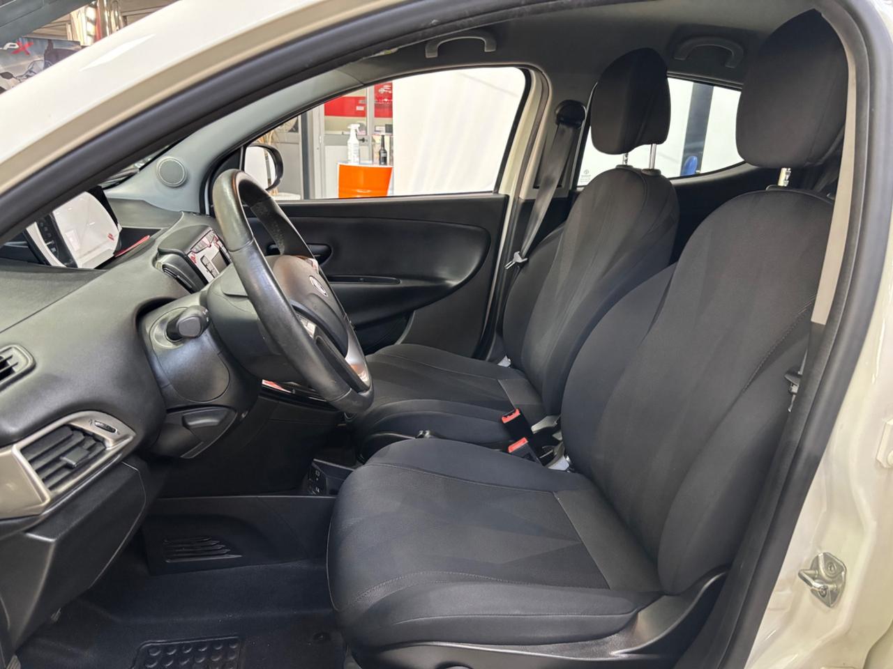 Lancia Ypsilon 1.2 69 CV 5 porte S&S Gold