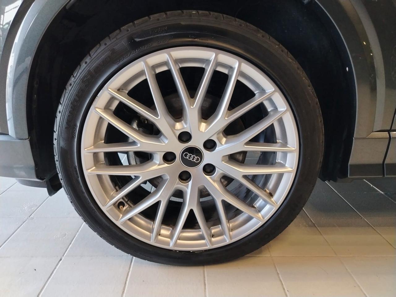 AUDI Q2 Q2 35 TDI S tronic Identity Black