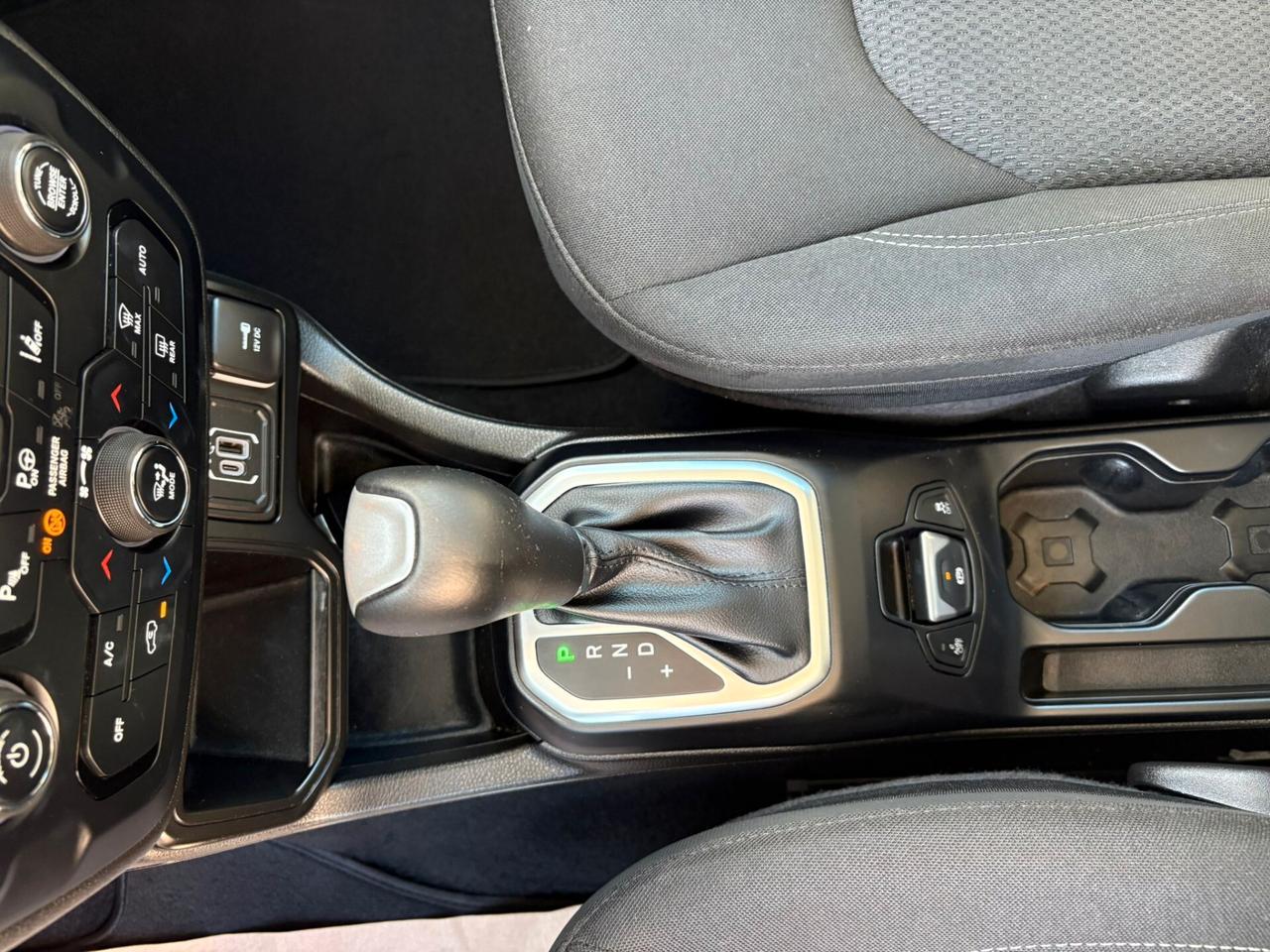 Jeep Renegade 1.5 Turbo T4 MHEV Summit