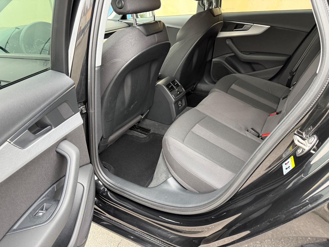 Audi A4 Avant 2.0 TFSI ultra S tronic line edition