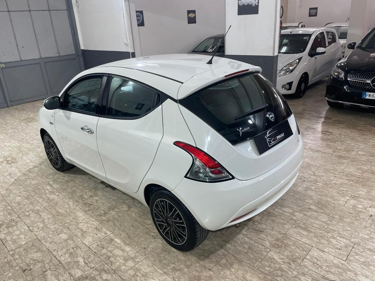 Lancia Ypsilon 1.2 69 CV 5 porte S&S Gold