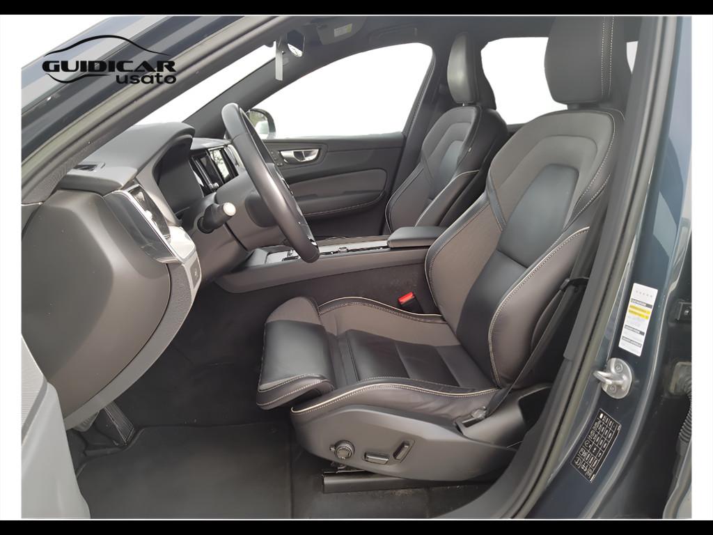 VOLVO XC60 II 2022 - XC60 2.0 b4 Plus Dark auto