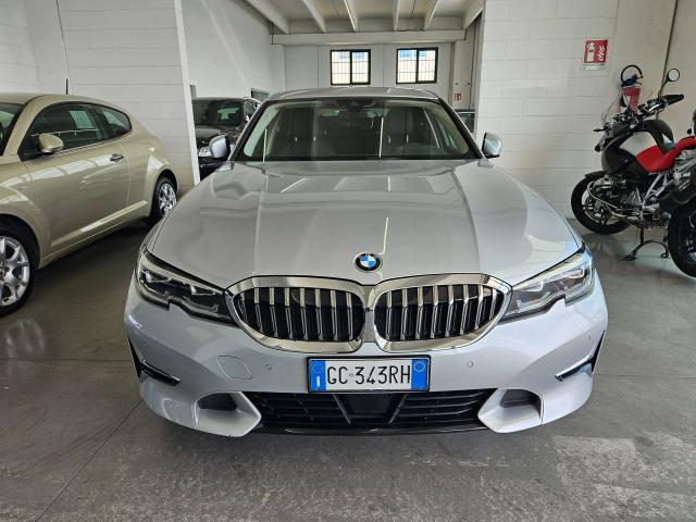 BMW 330 Berlina 330i Luxury CV 258 auto