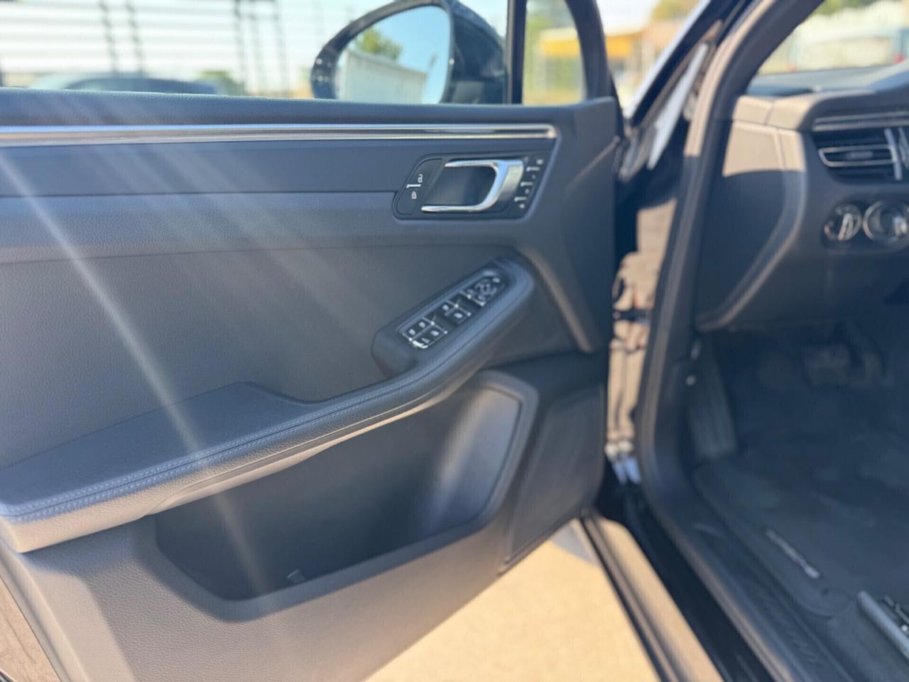 Porsche Macan 2.0 pari al nuovo
