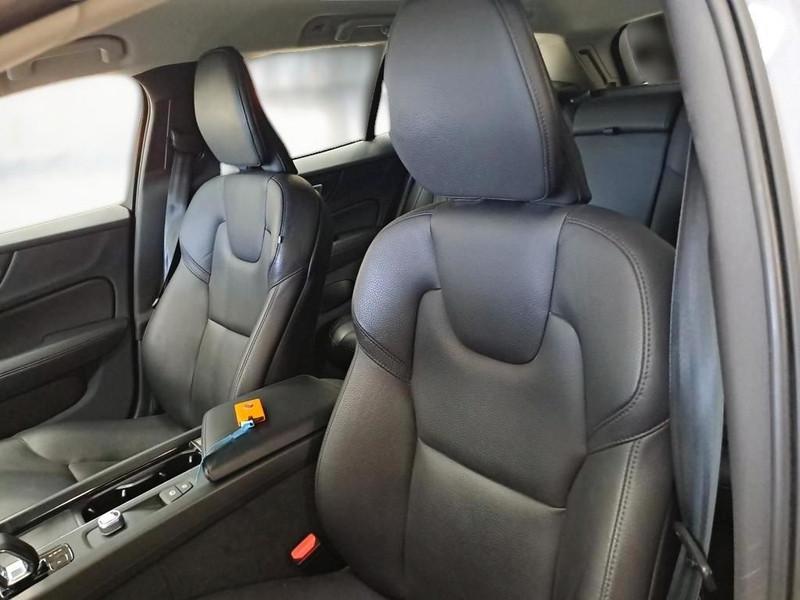 VOLVO V60 B4 D AUTOM. ESSENTIAL STATION WAGON