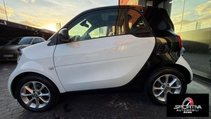 smart fortwo FARI LED TETTO PANORAMICO RATA MENSILE 133,00 fortwo 70 1.0 Passion